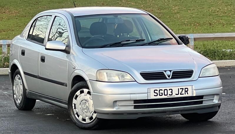View VAUXHALL ASTRA 1.6 i LS 