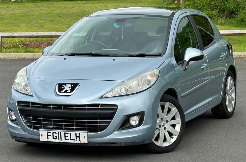 View PEUGEOT 207 1.6 VTi Allure